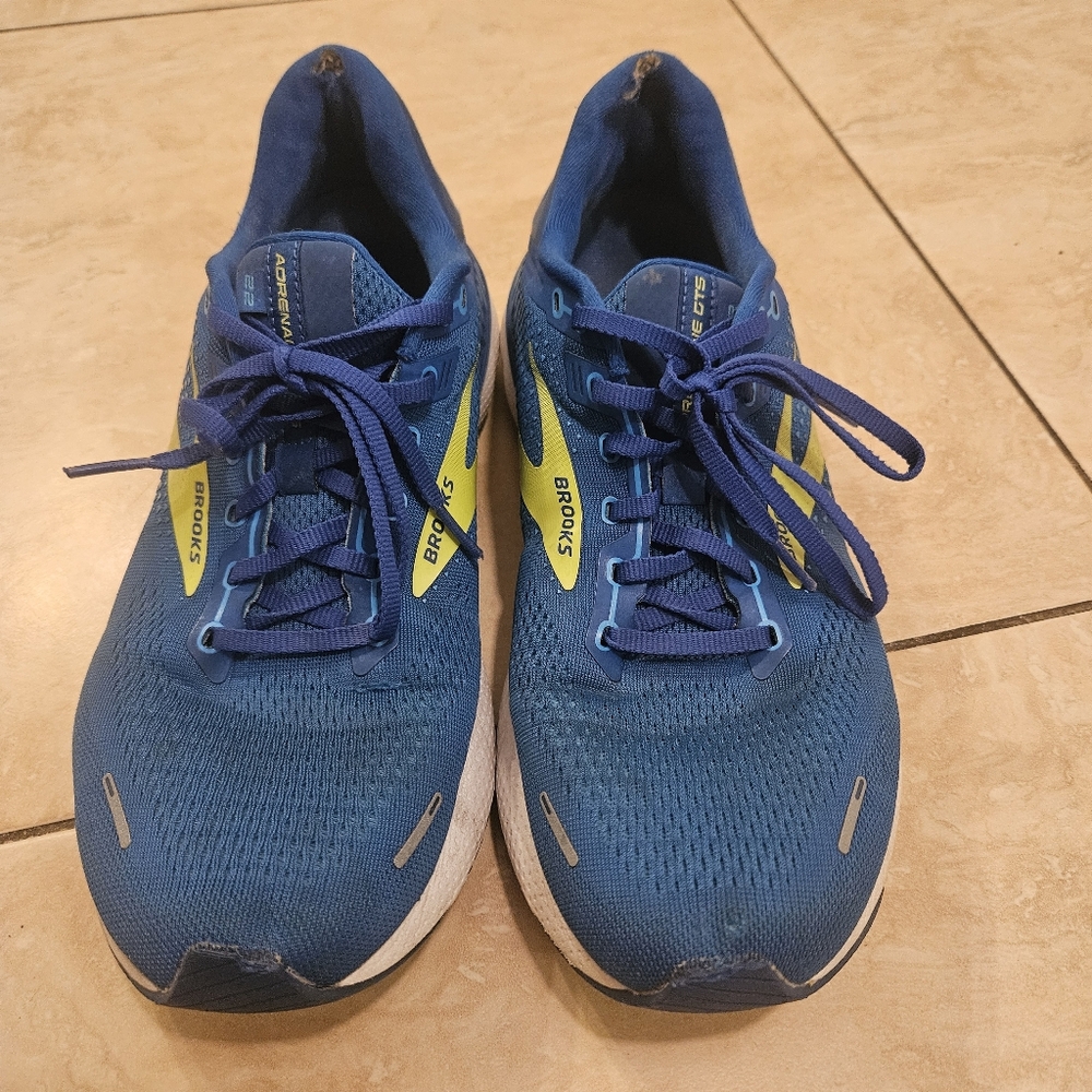 BROOKS men's size 11 sneakers walking runniny shoes adrenaline GTS 22 (FLAW)